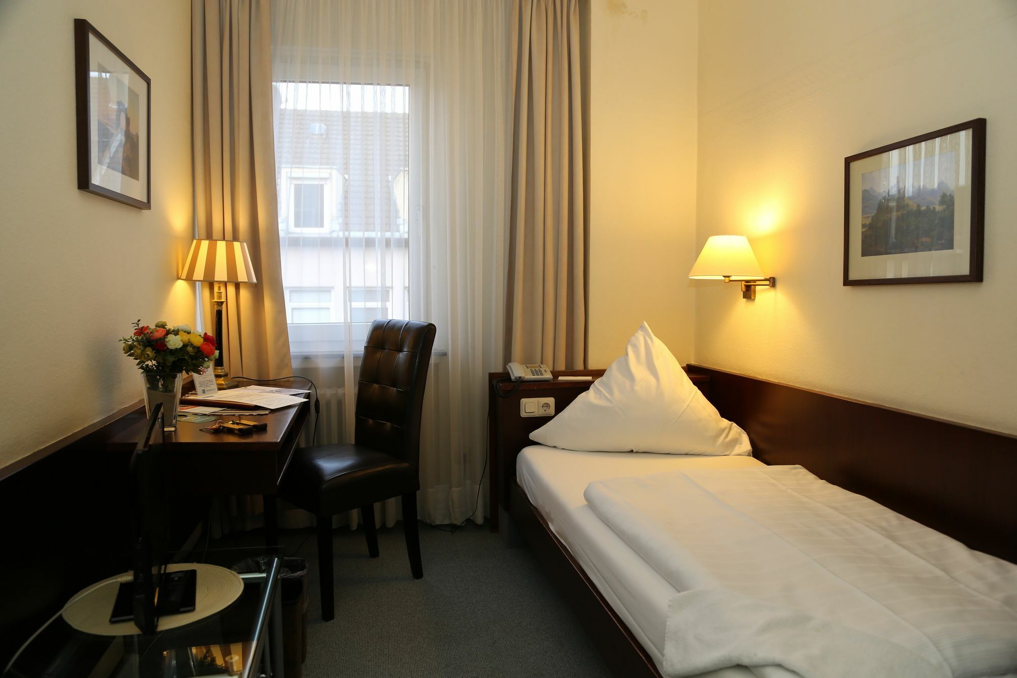 Hotel Loehndorf บอนน์ ภายนอก รูปภาพ